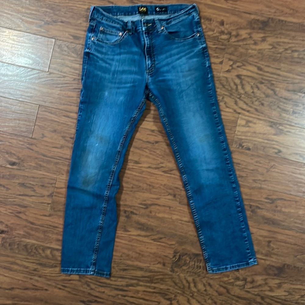 Men’s Lee jeans. Size 32x30. Classic fit.